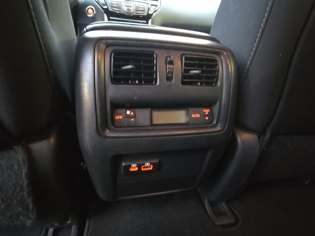 Used 2020 Nissan Pathfinder SV AWD/4WD image 16
