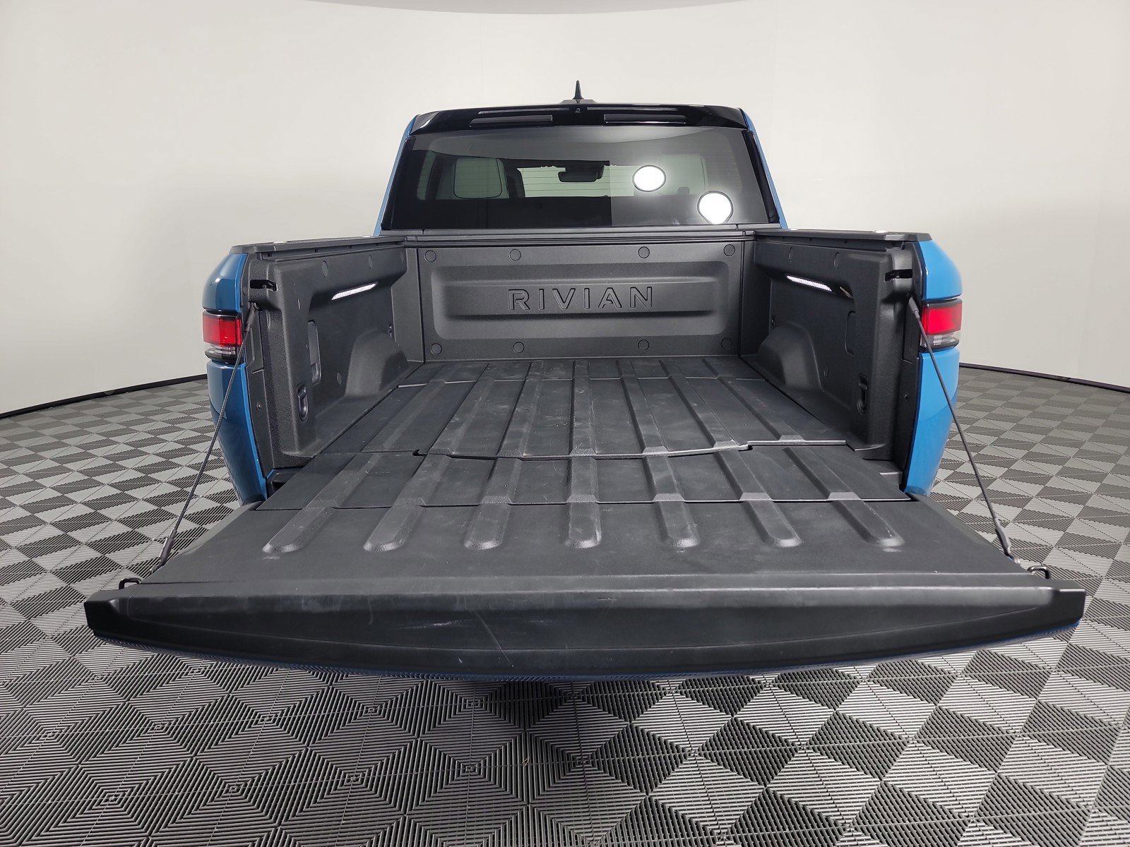 Used 2023 Rivian R1T Adventure image 15