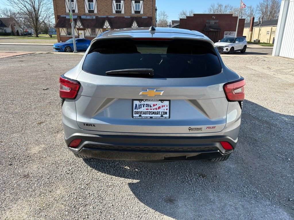 Used 2025 Chevrolet Trax RS image 4