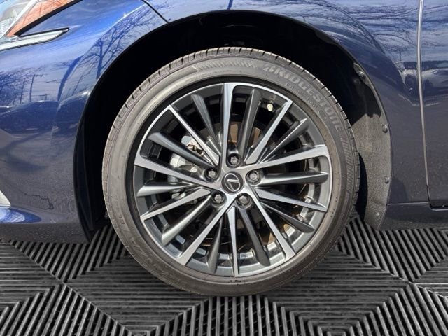 Used 2025 Lexus ES 350 w/ Premium Package image 30