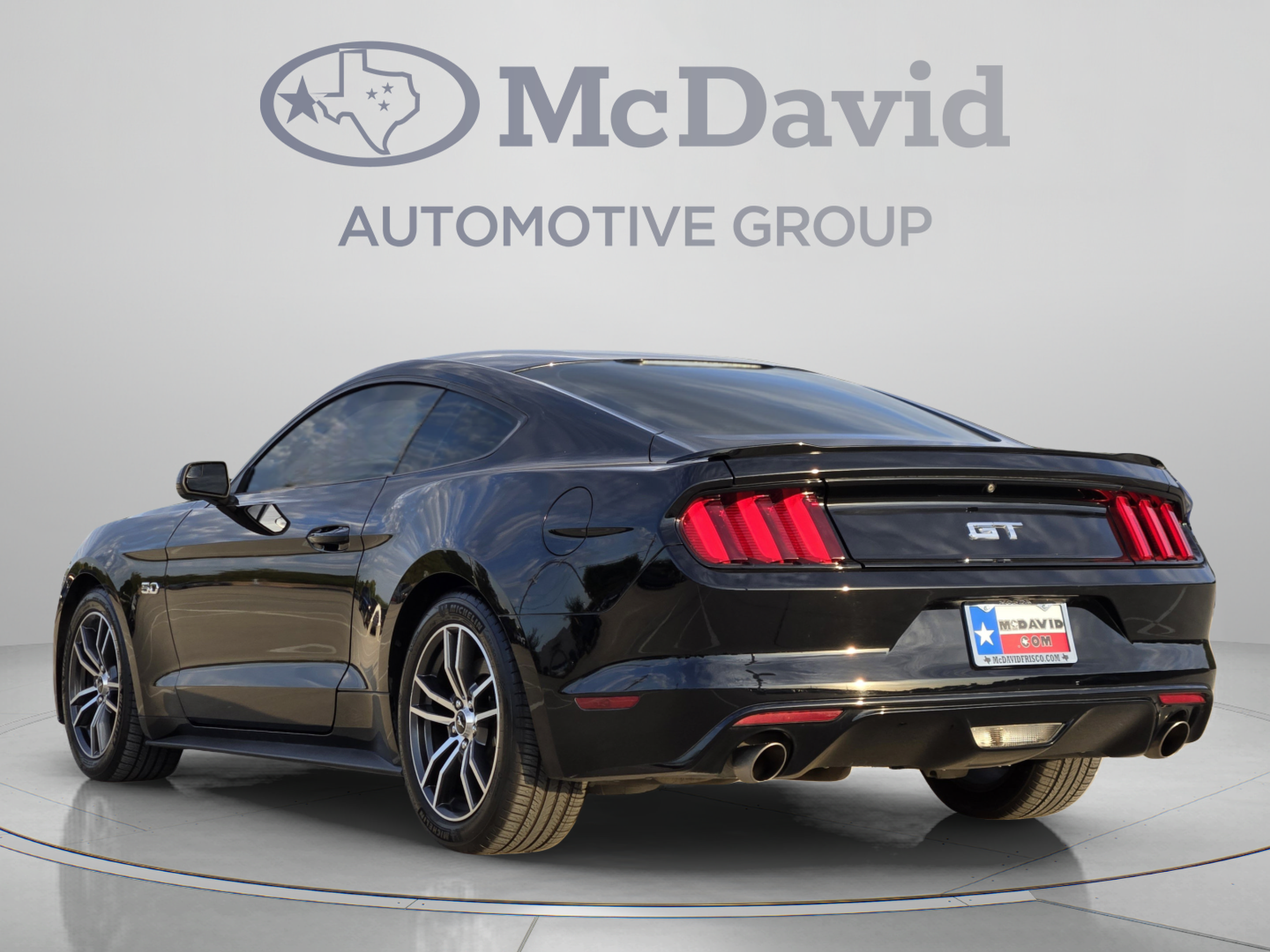 Used 2017 Ford Mustang GT RWD image 4