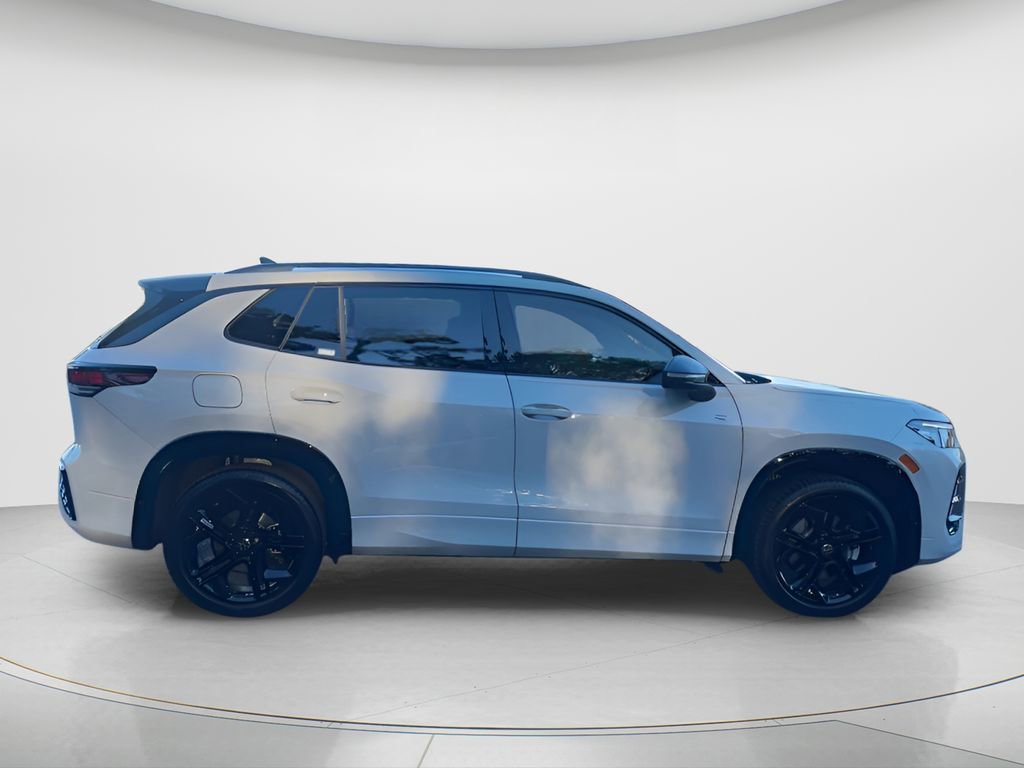 New 2026 Volkswagen Tiguan SE R-Line image 9