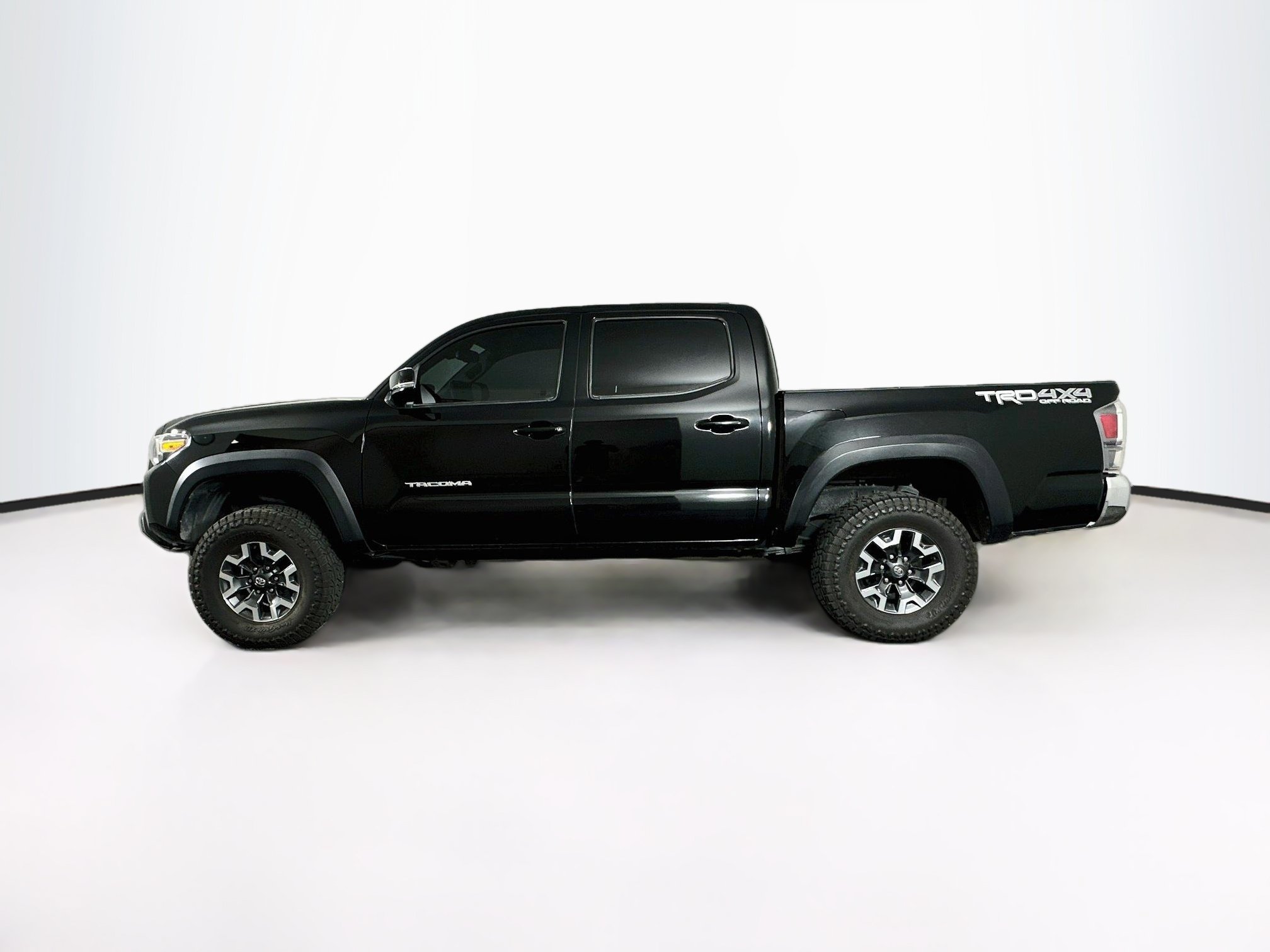Used 2023 Toyota Tacoma TRD Off-Road AWD/4WD image 4