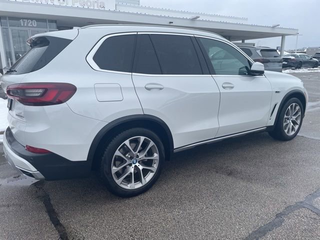 Used 2022 BMW X5 xDrive45e w/ Executive Package image 3