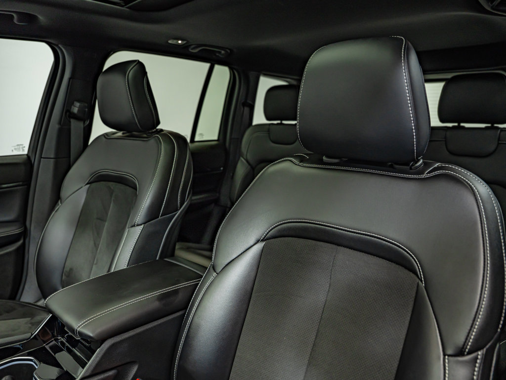 Used 2023 Jeep Grand Cherokee Altitude RWD image 32