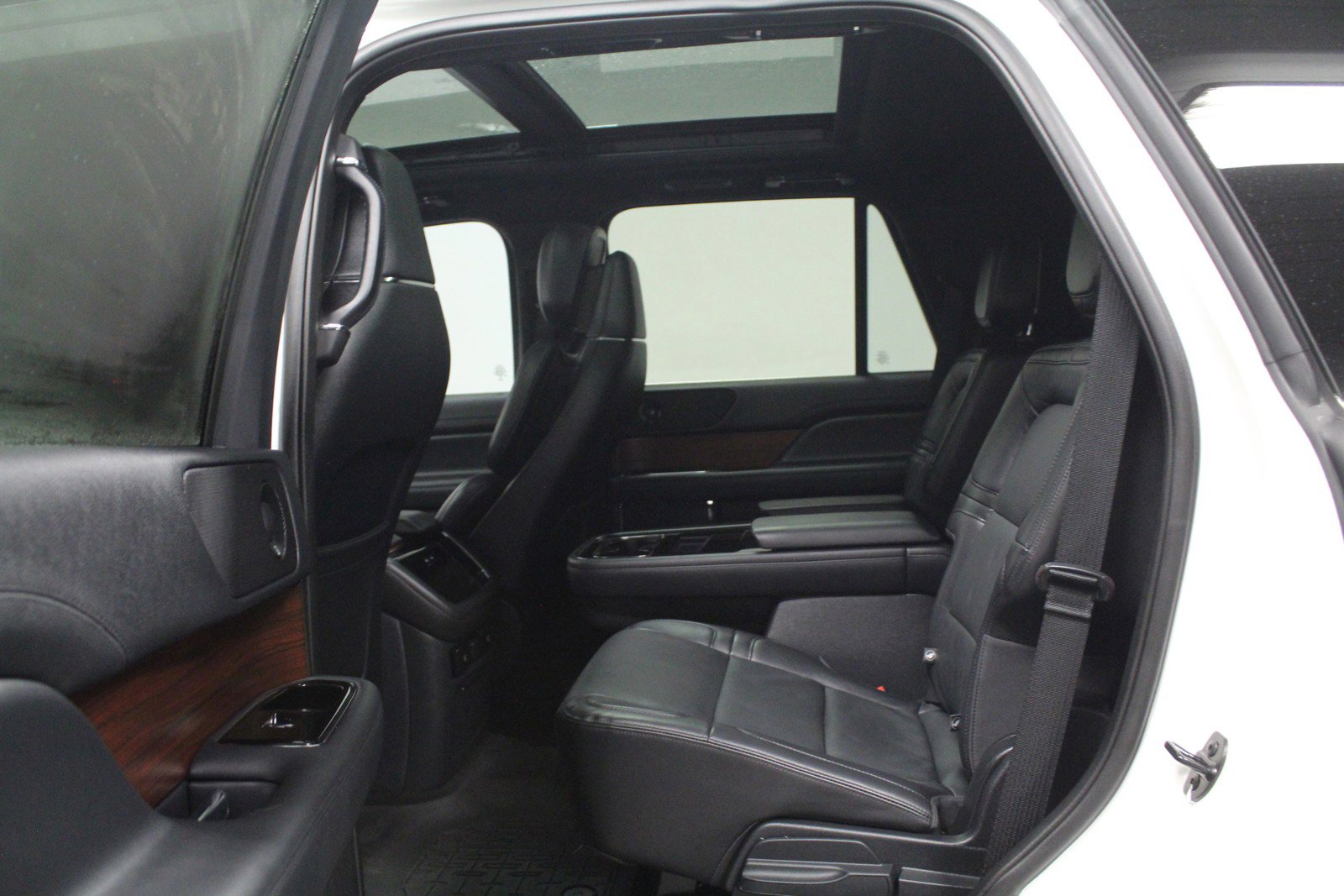 Used 2022 Lincoln Navigator Reserve image 13