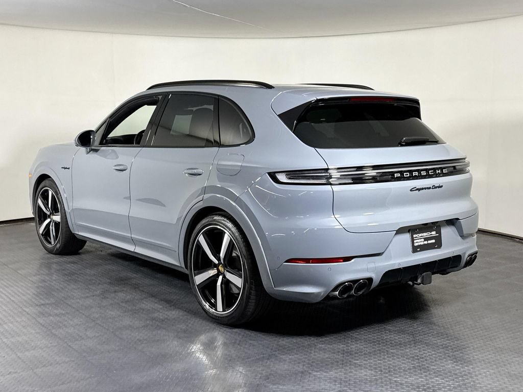 Certified 2024 Porsche Cayenne Turbo AWD/4WD image 3