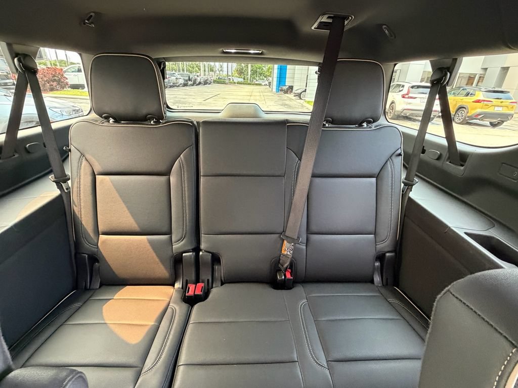 Used 2025 Chevrolet Suburban Premier AWD/4WD image 15