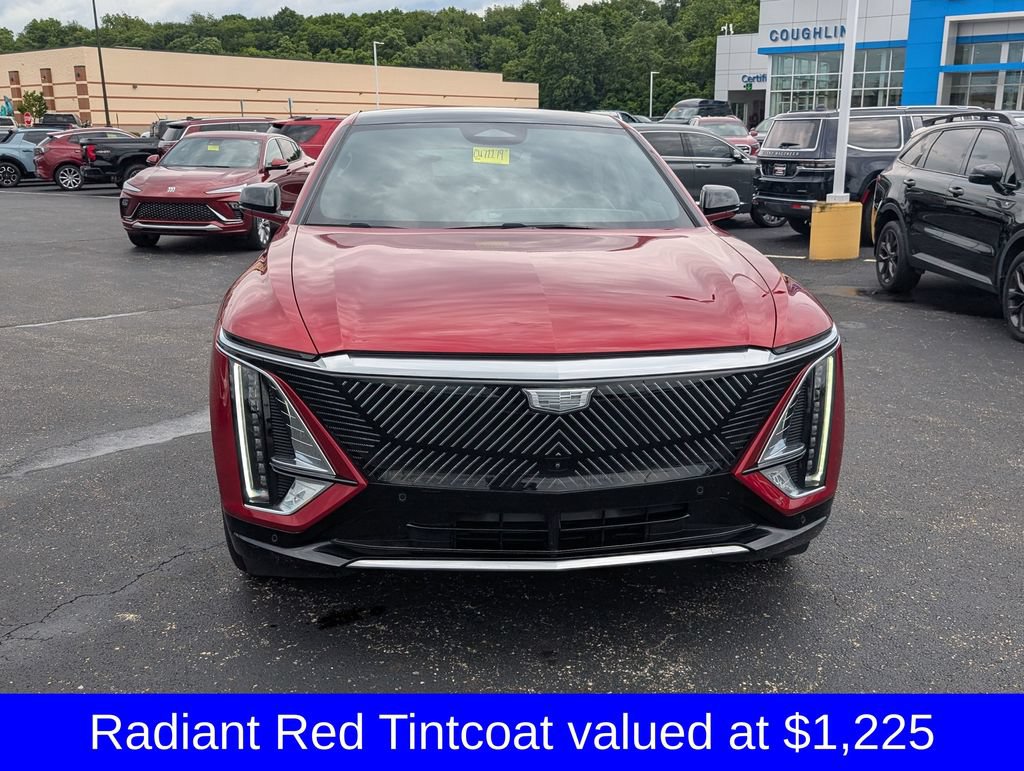 Used 2025 Cadillac Lyriq Luxury w/ LPO, Floor Liner Package AWD/4WD image 2