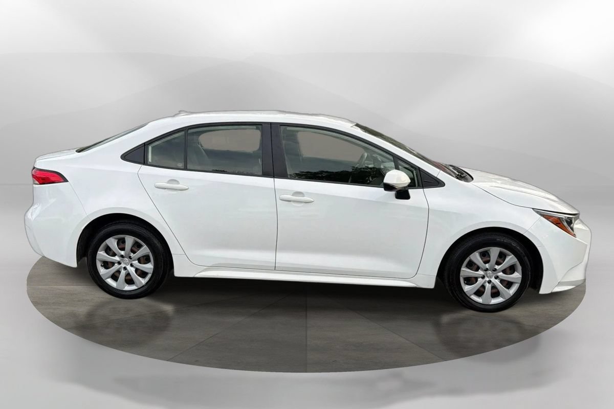 Used 2022 Toyota Corolla LE FWD image 6