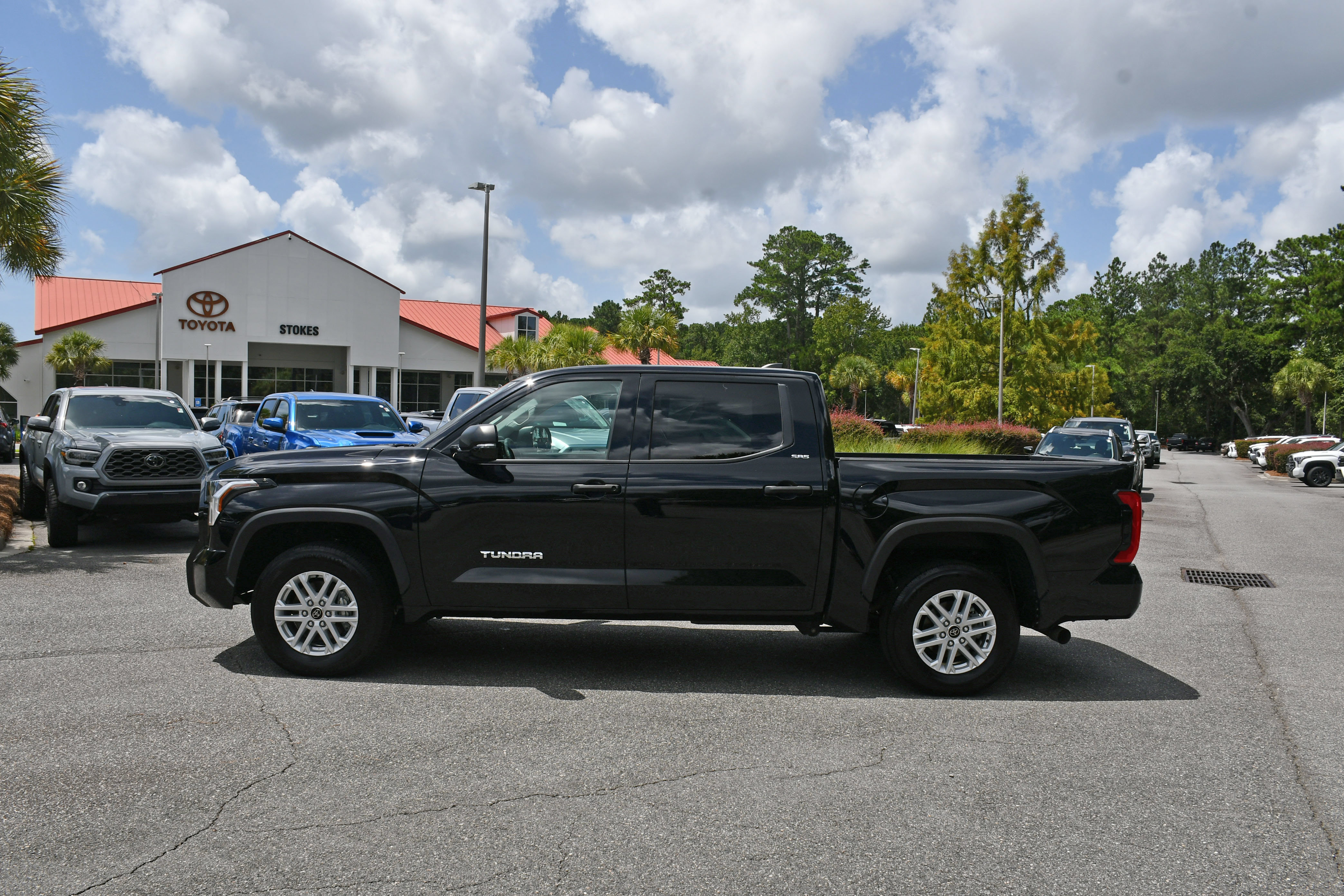 Used 2024 Toyota Tundra SR5 w/ SR5 Convenience Package RWD image 2