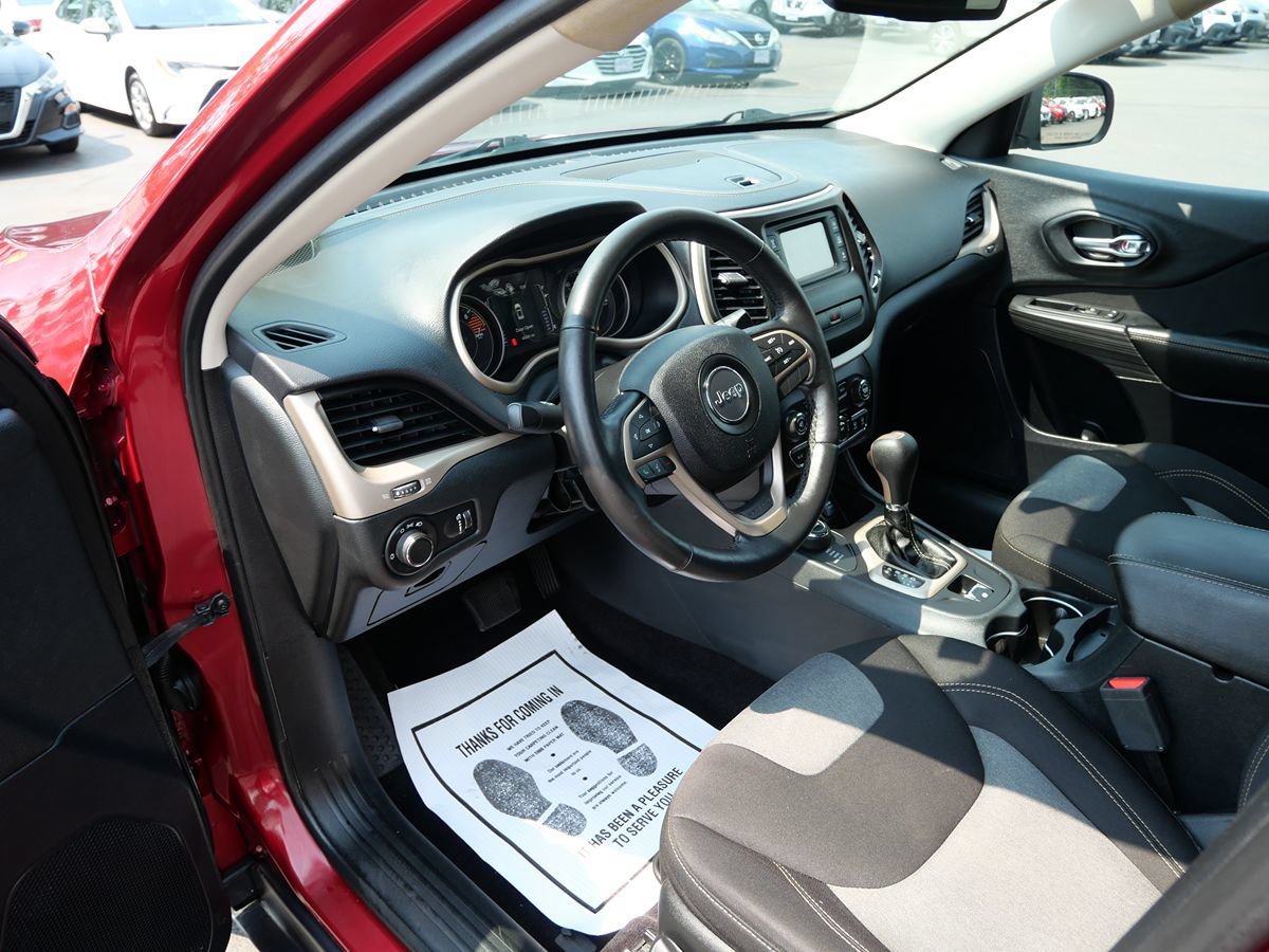 Used 2016 Jeep Cherokee Sport w/ Cold Weather Group AWD/4WD image 9