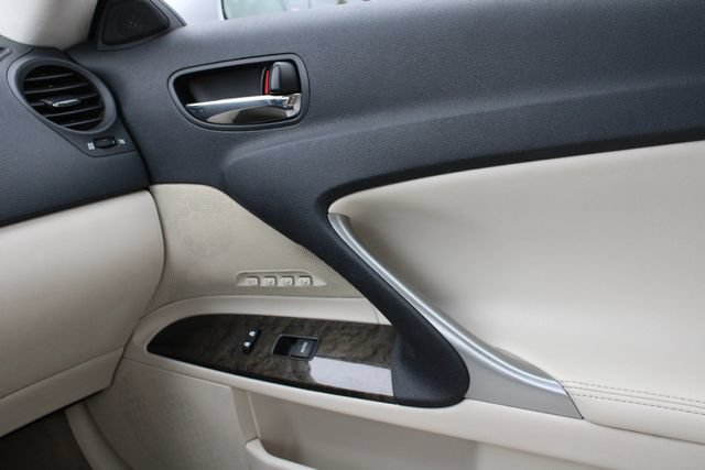 Used 2010 Lexus IS 350C RWD image 21