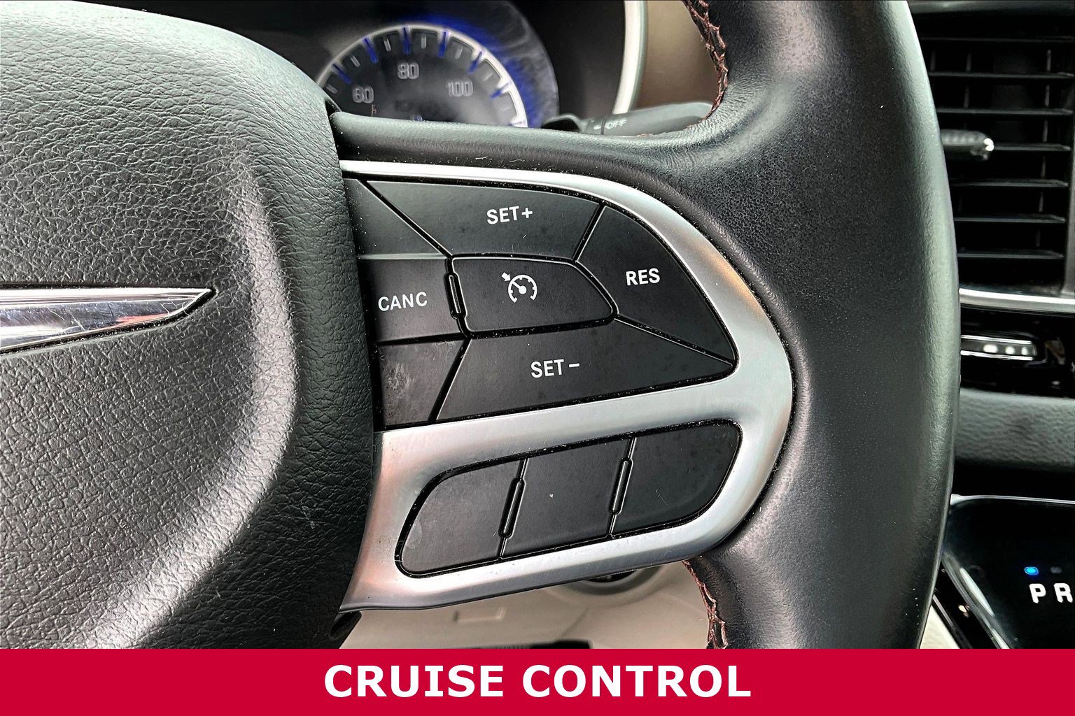 Used 2018 Chrysler Pacifica Touring-L image 13