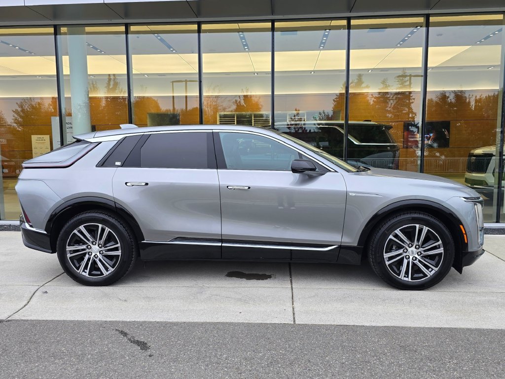 Certified 2025 Cadillac Lyriq Luxury AWD/4WD image 6