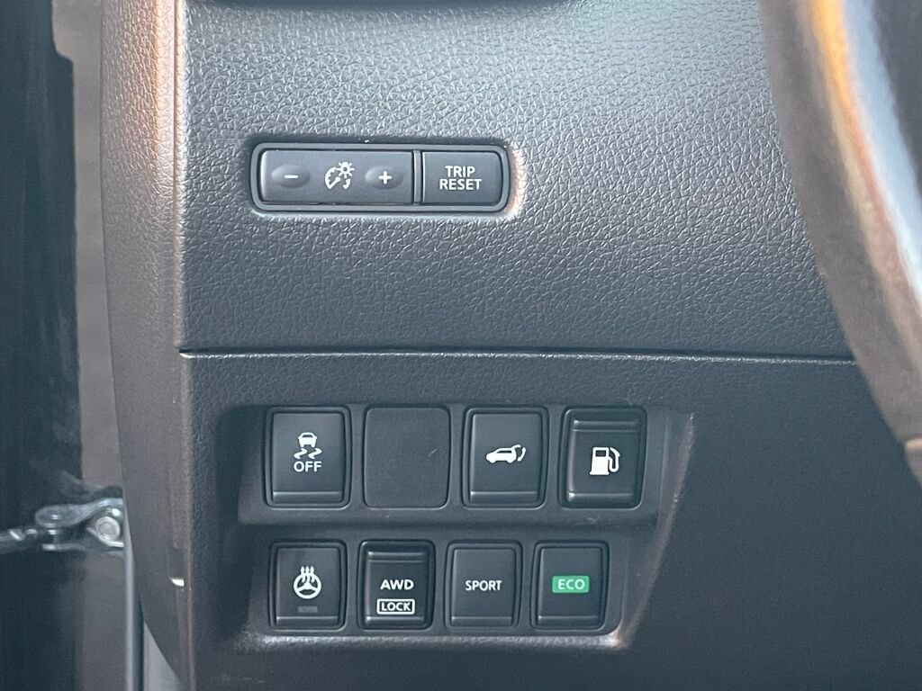 Used 2018 Nissan Rogue AWD image 21