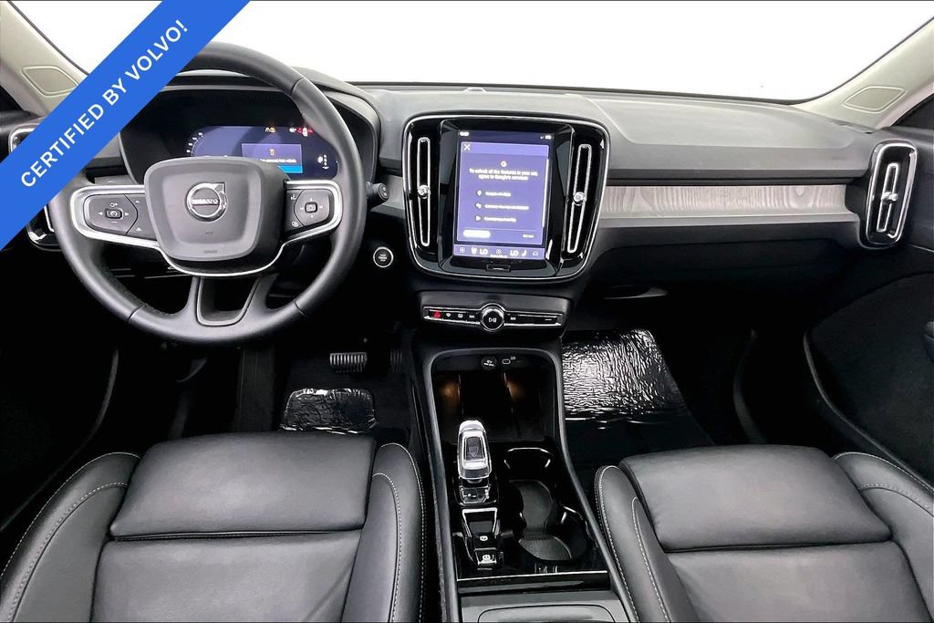Certified 2025 Volvo XC40 B5 Plus AWD/4WD image 19