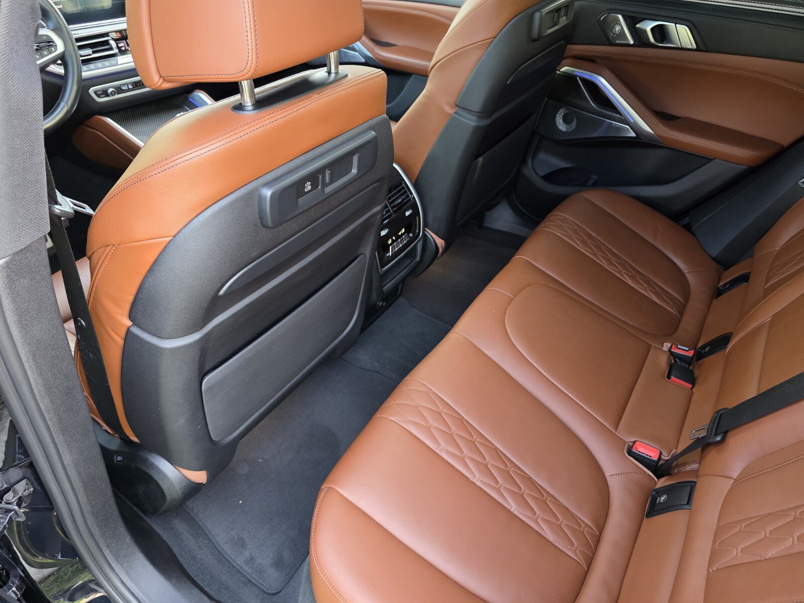 Used 2023 BMW X6 M50i w/ Executive Package AWD/4WD image 16
