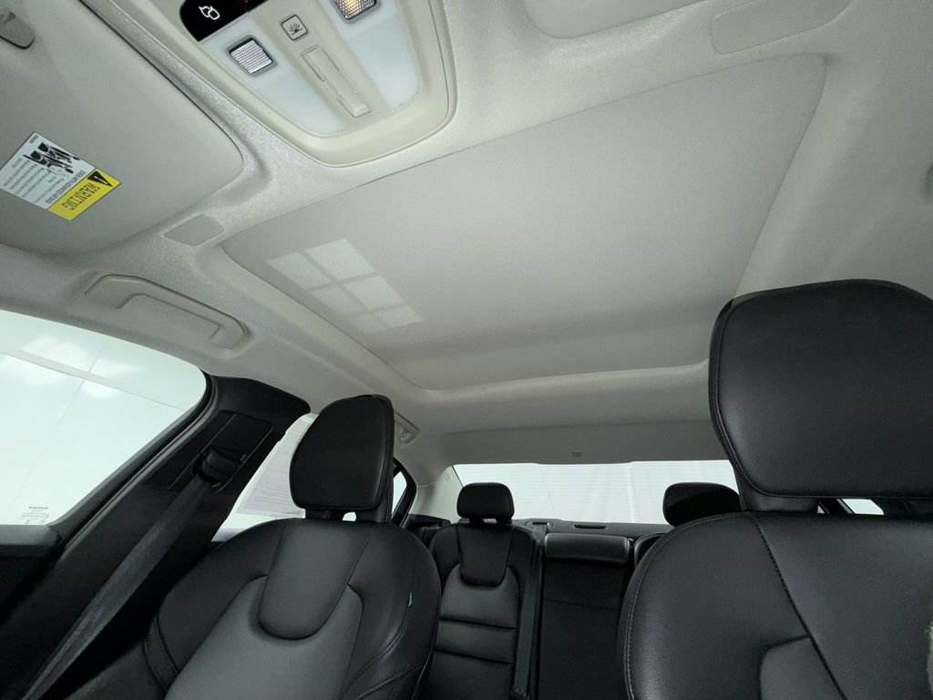 Used 2025 Volvo S60 B5 Core image 9