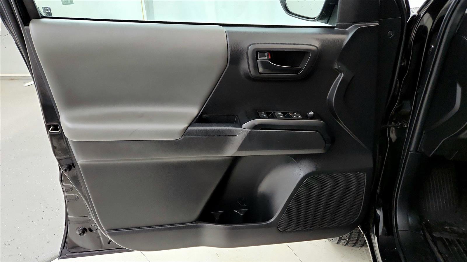 Certified 2023 Toyota Tacoma SR AWD/4WD image 22