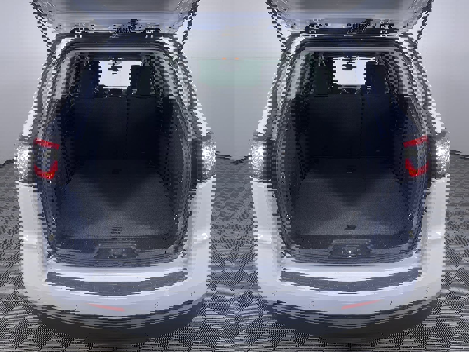 Used 2016 Chevrolet Traverse LT image 24