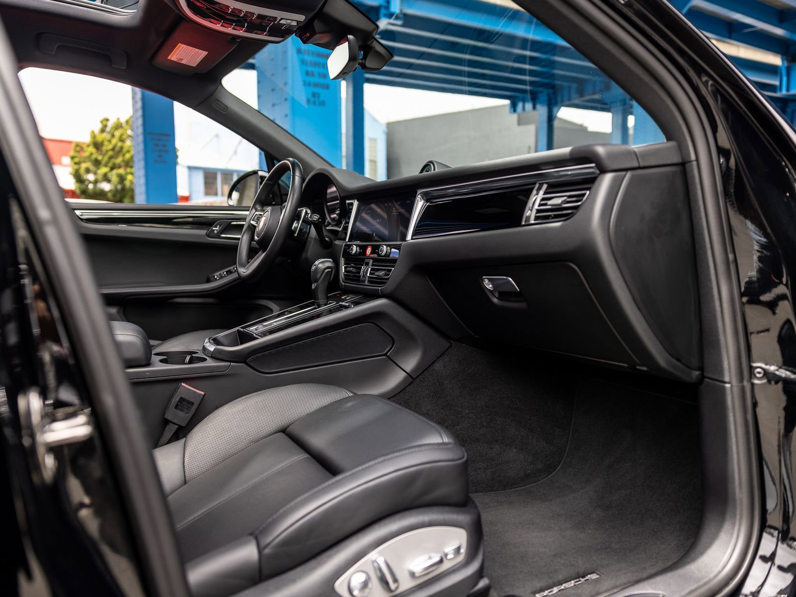 Certified 2023 Porsche Macan AWD/4WD image 51