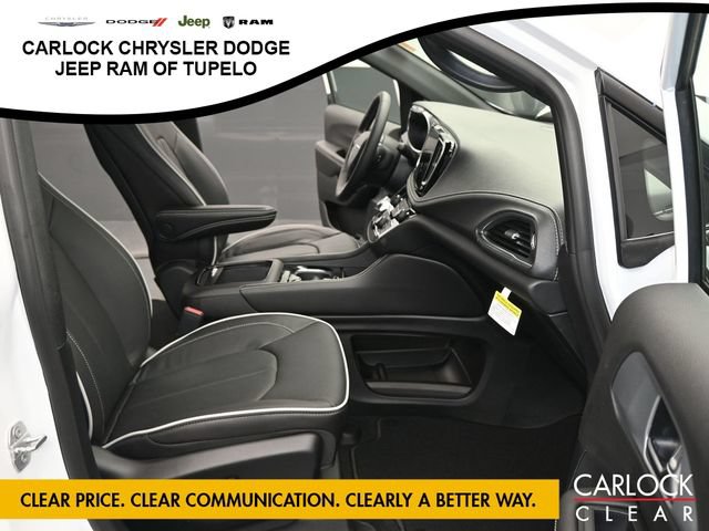 New 2026 Chrysler Pacifica Limited w/ Uconnect Theater Family Group FWD image 46