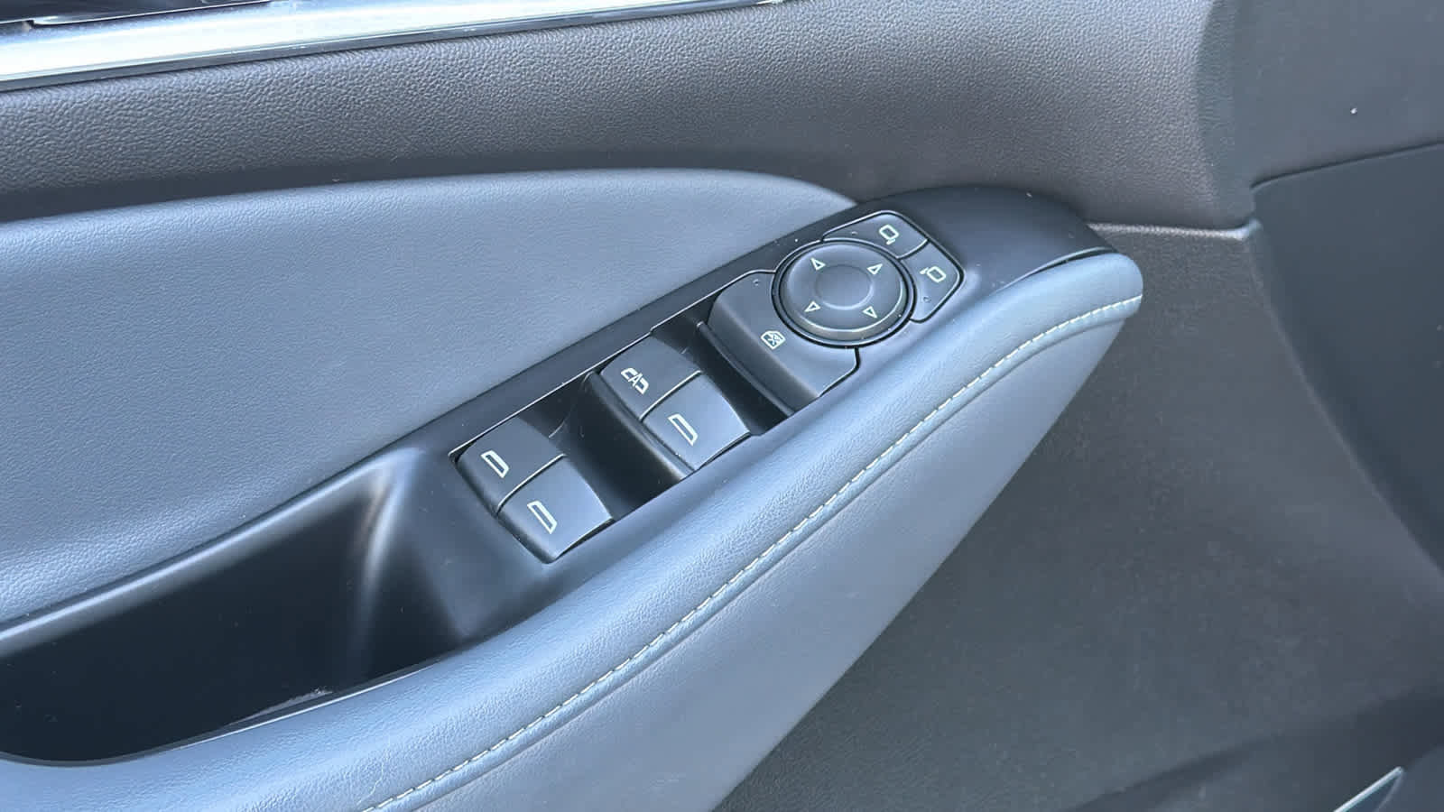 Used 2022 Buick Enclave Essence image 22