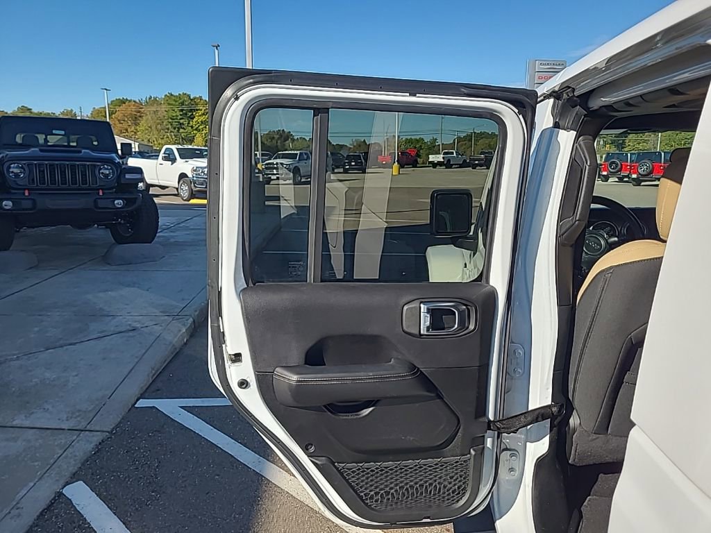 Used 2021 Jeep Gladiator Overland w/ LED Lighting Group image 13