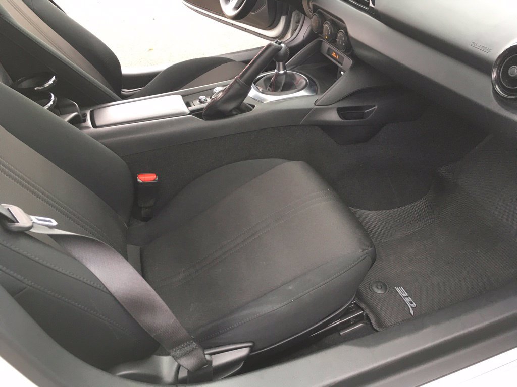 Used 2019 MAZDA MX-5 Miata Sport RWD image 25