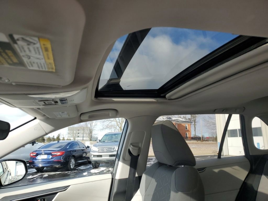 Used 2021 Toyota RAV4 XLE image 16