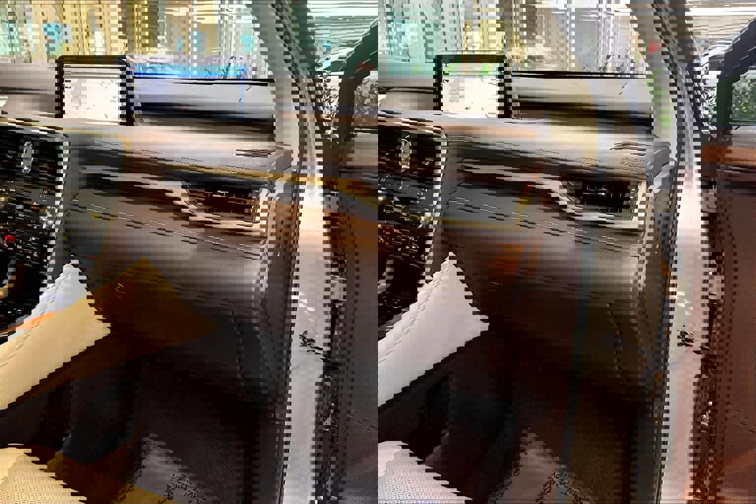 Used 2017 Lexus RX 350 w/ Premium Package image 18