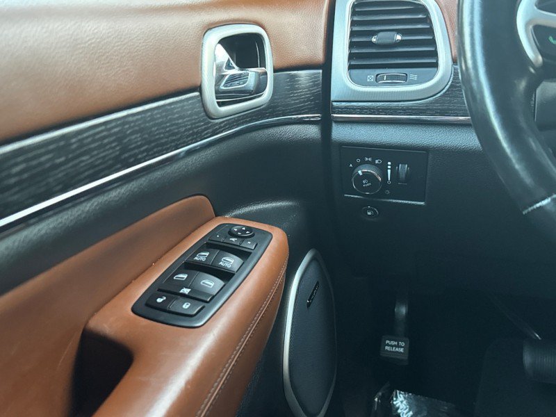 Used 2021 Jeep Grand Cherokee Summit AWD/4WD image 12