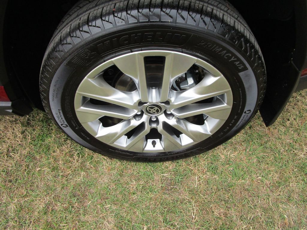 Used 2025 Toyota RAV4 Limited image 15