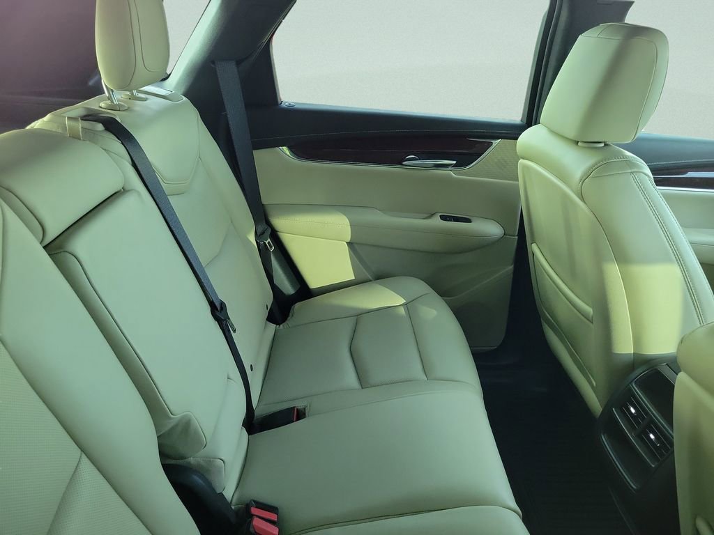 Used 2017 Cadillac XT5 Luxury w/ Driver Awareness Package image 5