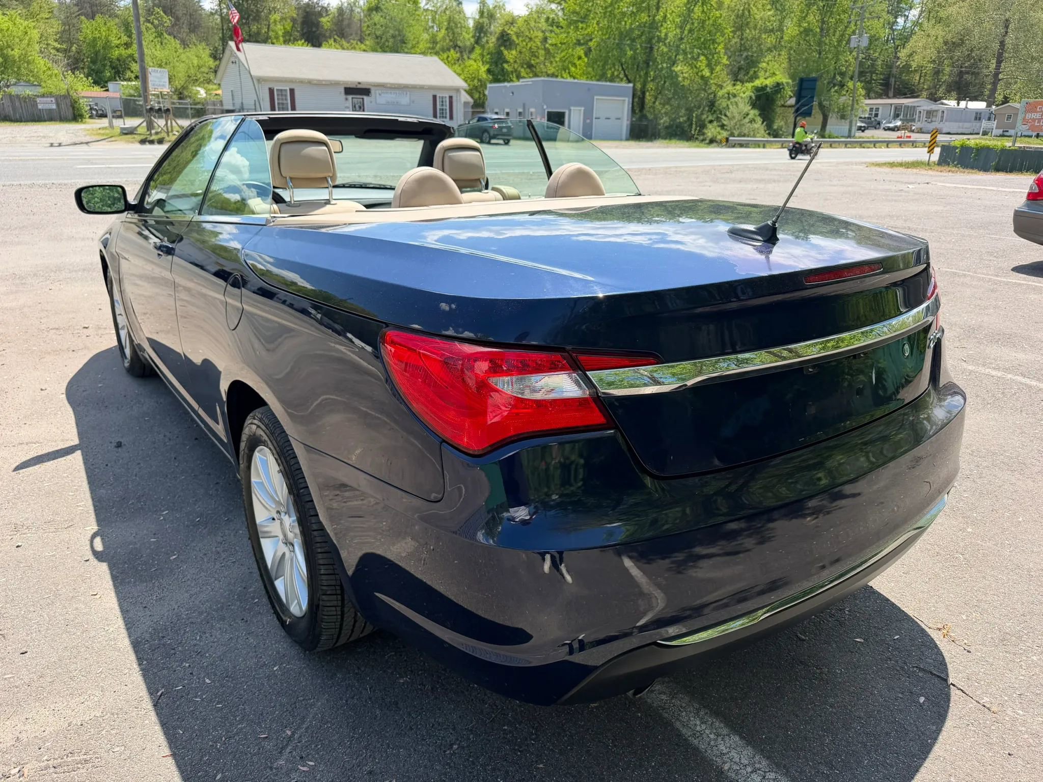 Used 2014 Chrysler 200 Touring FWD image 10