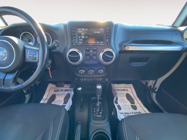 Used 2017 Jeep Wrangler Unlimited Rubicon w/ Cold Weather Group image 11