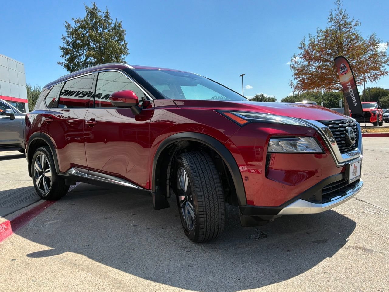 Used 2023 Nissan Rogue Platinum w/ Platinum Premium Package FWD image 4