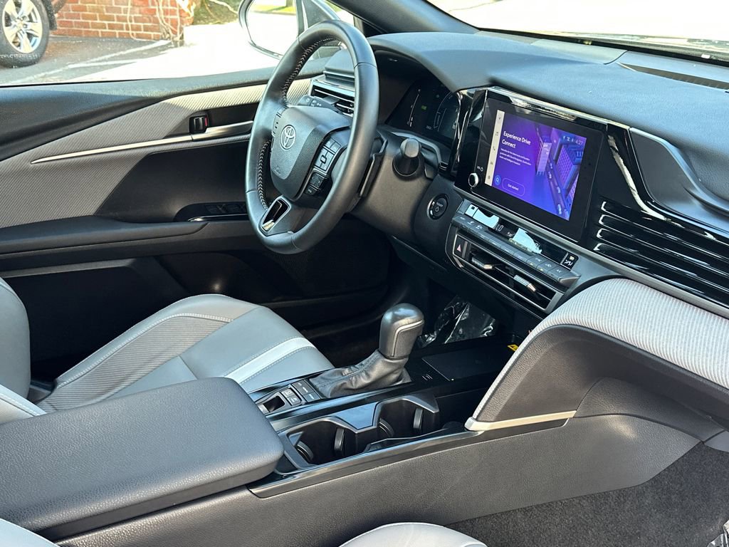 Used 2025 Toyota Camry SE w/ Convenience Package image 11