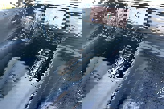 Used 2024 Toyota Crown Limited image 18