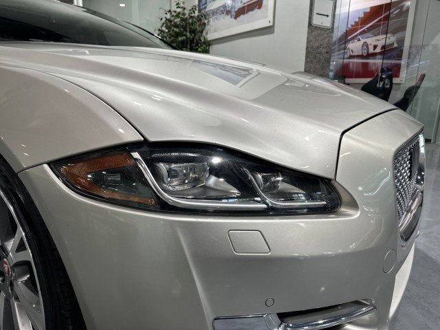 Used 2017 Jaguar XJ L Portfolio RWD image 17
