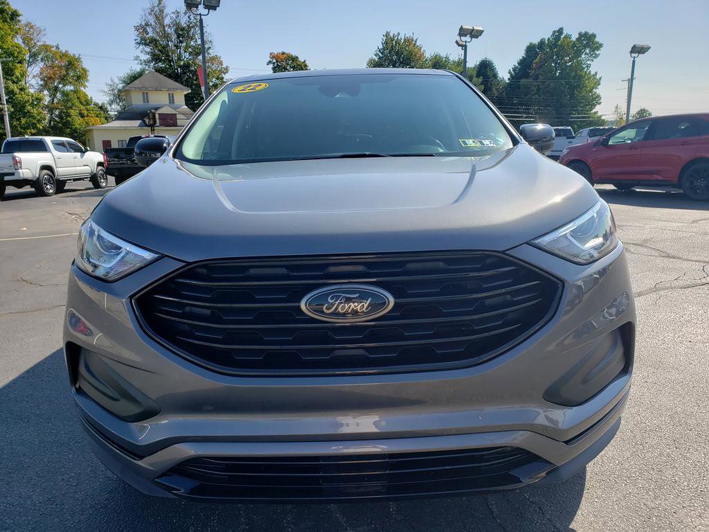Used 2022 Ford Edge SE w/ Black Appearance Package image 2