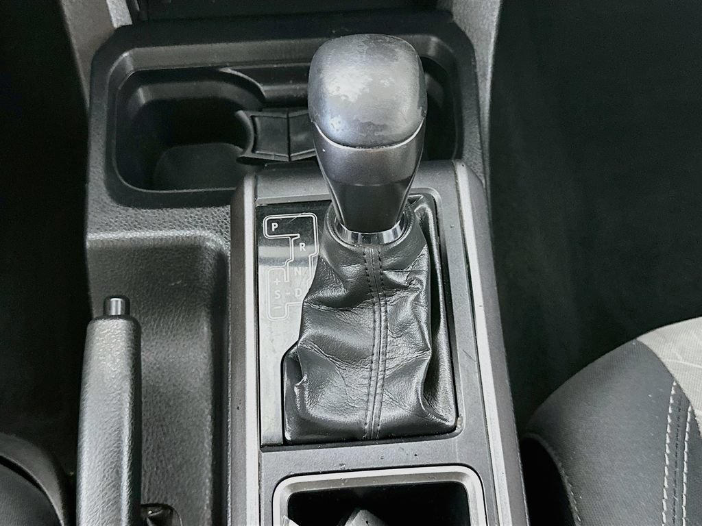 Used 2022 Toyota Tacoma TRD Off-Road AWD/4WD image 16