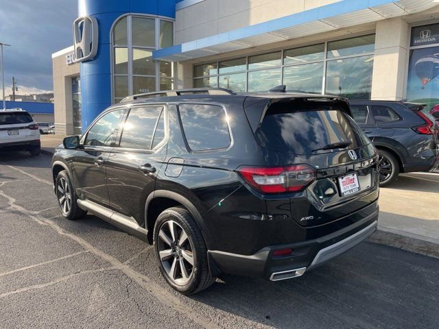 Used 2023 Honda Pilot Elite image 3