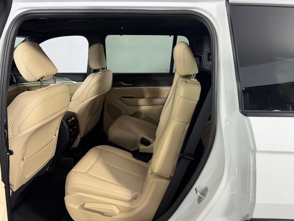 Certified 2025 Jeep Grand Cherokee L Limited w/ Luxury Tech Group II RWD image 25