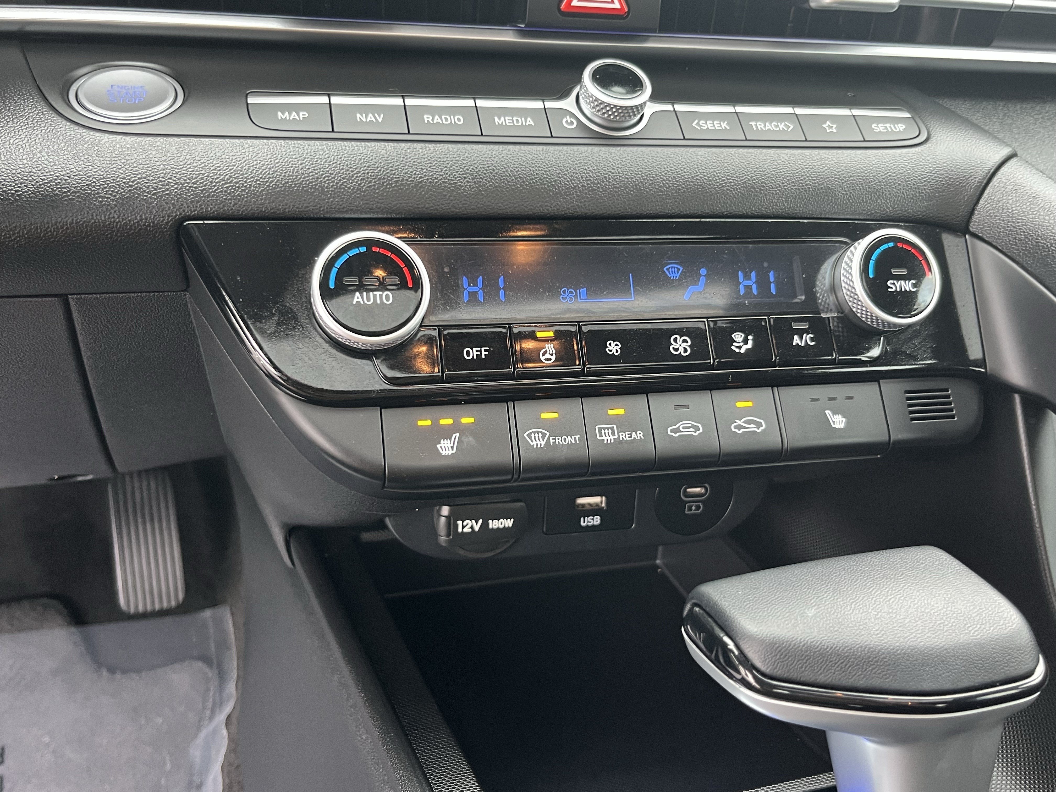 Used 2025 Hyundai Elantra SEL FWD image 23