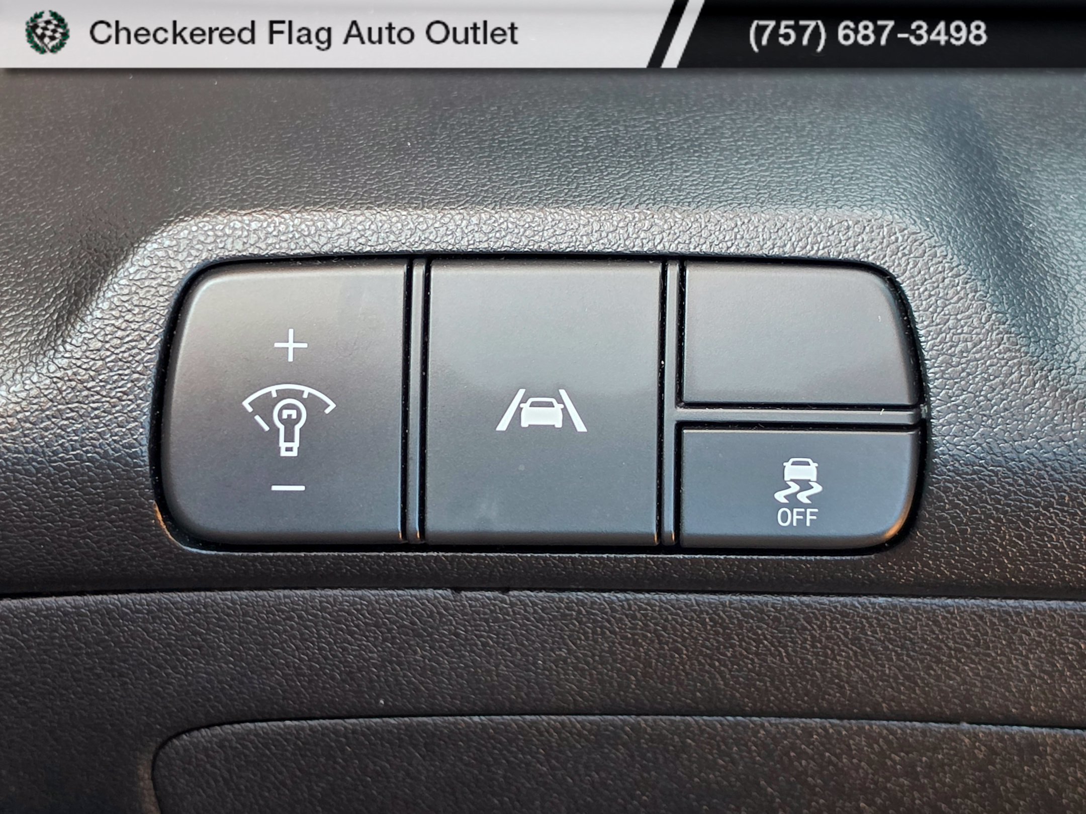 Used 2022 Hyundai Elantra SEL w/ Convenience Package FWD image 18