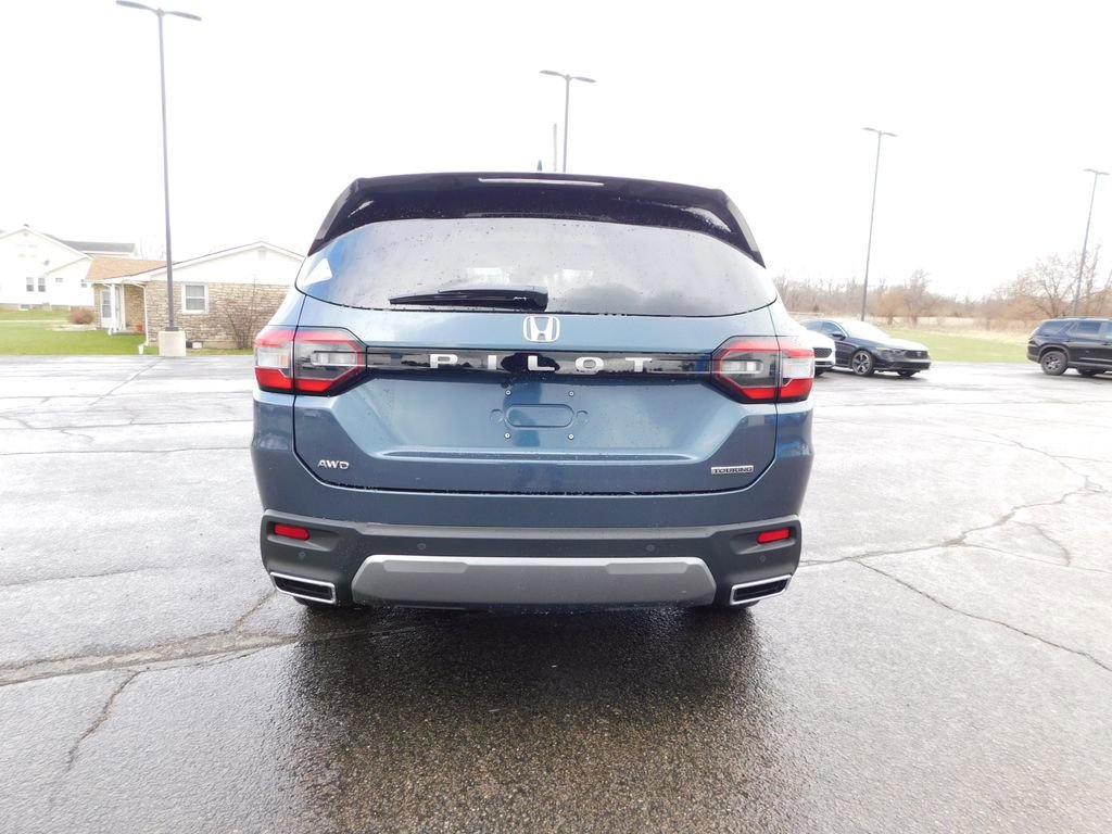 New 2026 Honda Pilot Touring image 4