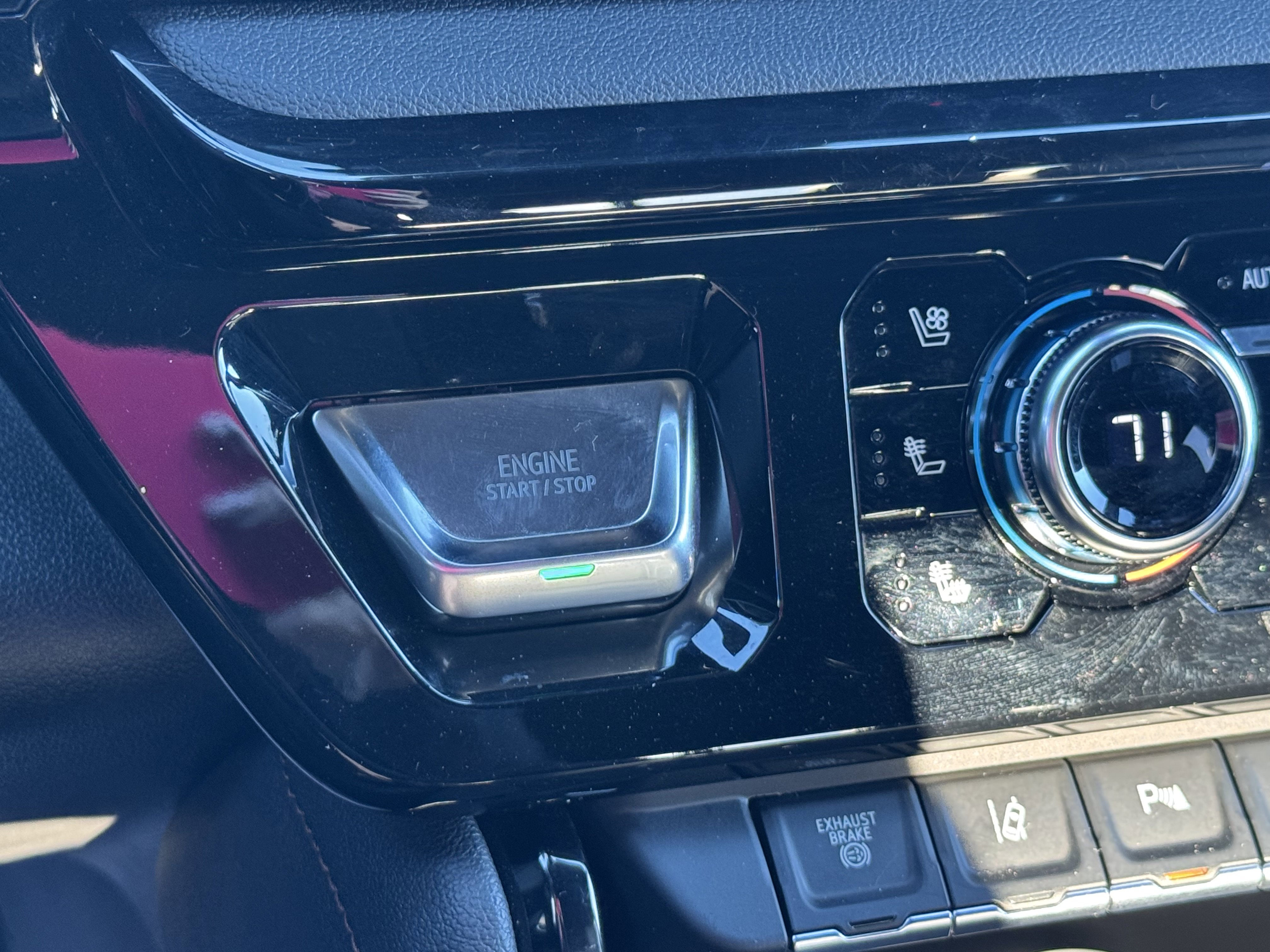 Used 2025 GMC Sierra 2500 AT4 image 15