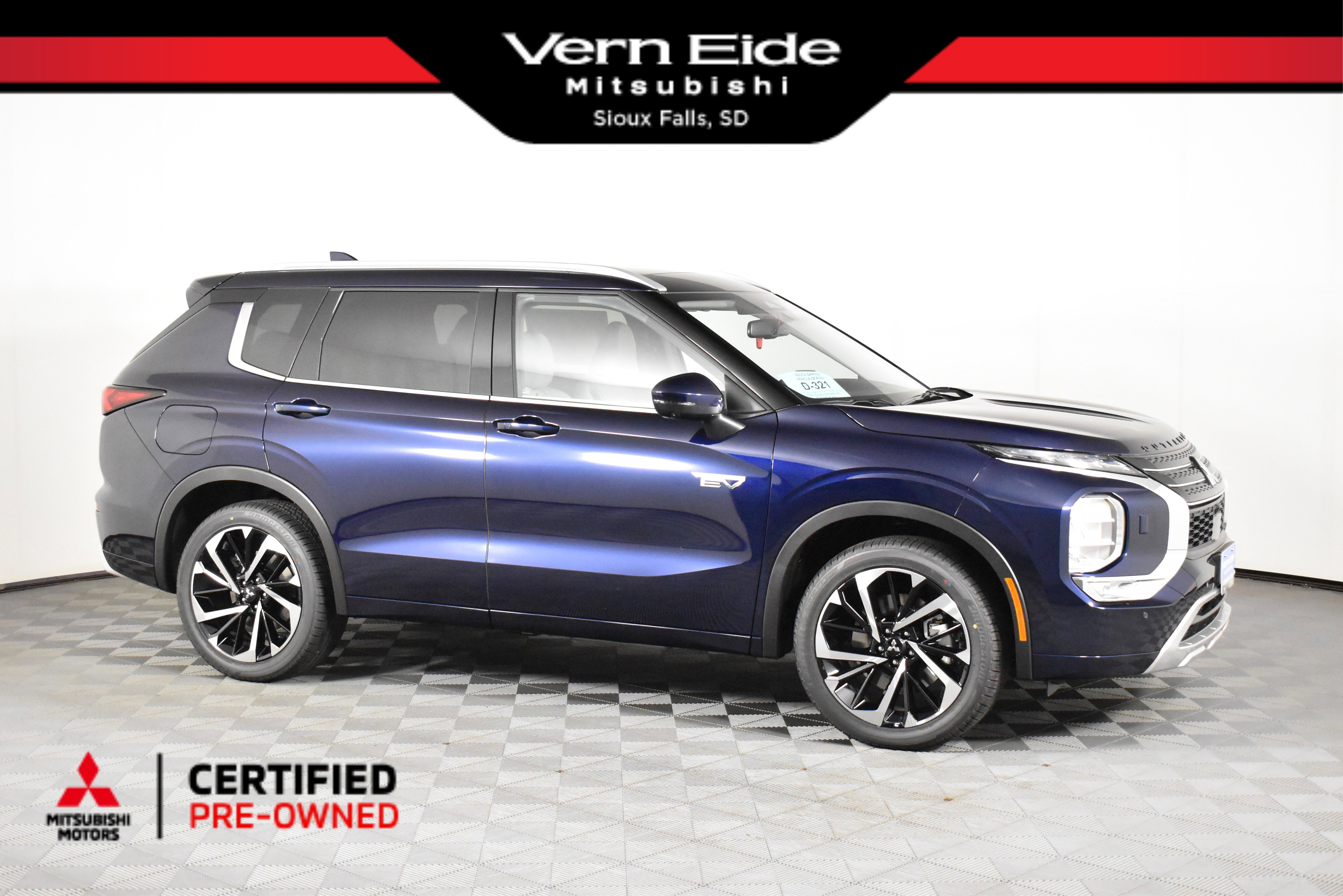 Used 2025 Mitsubishi Outlander SEL image 1